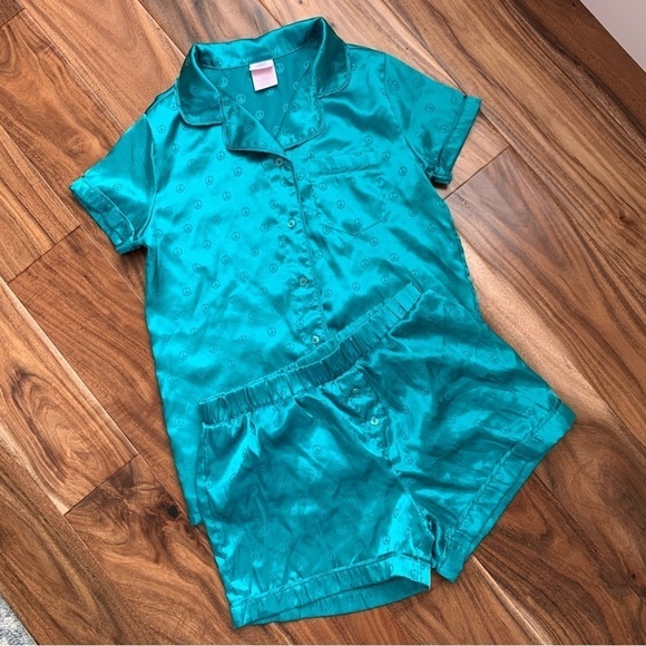 More than Magic Vintage Peace Sign Print Short Button Down Pajama Set XS - Picture 1 of 10